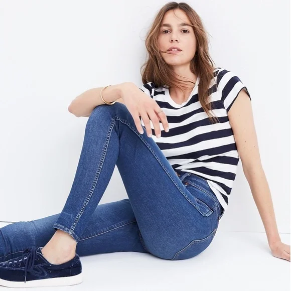 Madewell 9" Mid-Rise Skinny Jeans in Patty Wash - Picture 2 of 11